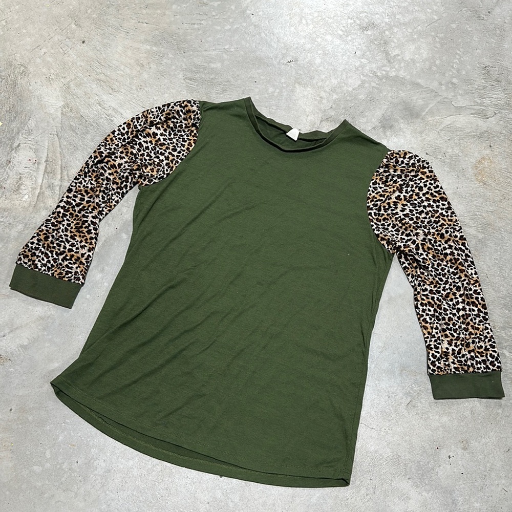 Sunshine & Rodeo Brand Green w/ animal‎ print top / size 2X / Q-61